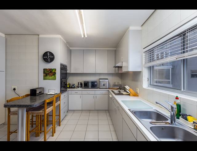 3 BEDROOM APARTMENT FOR SALE IN BANTRY BAY
